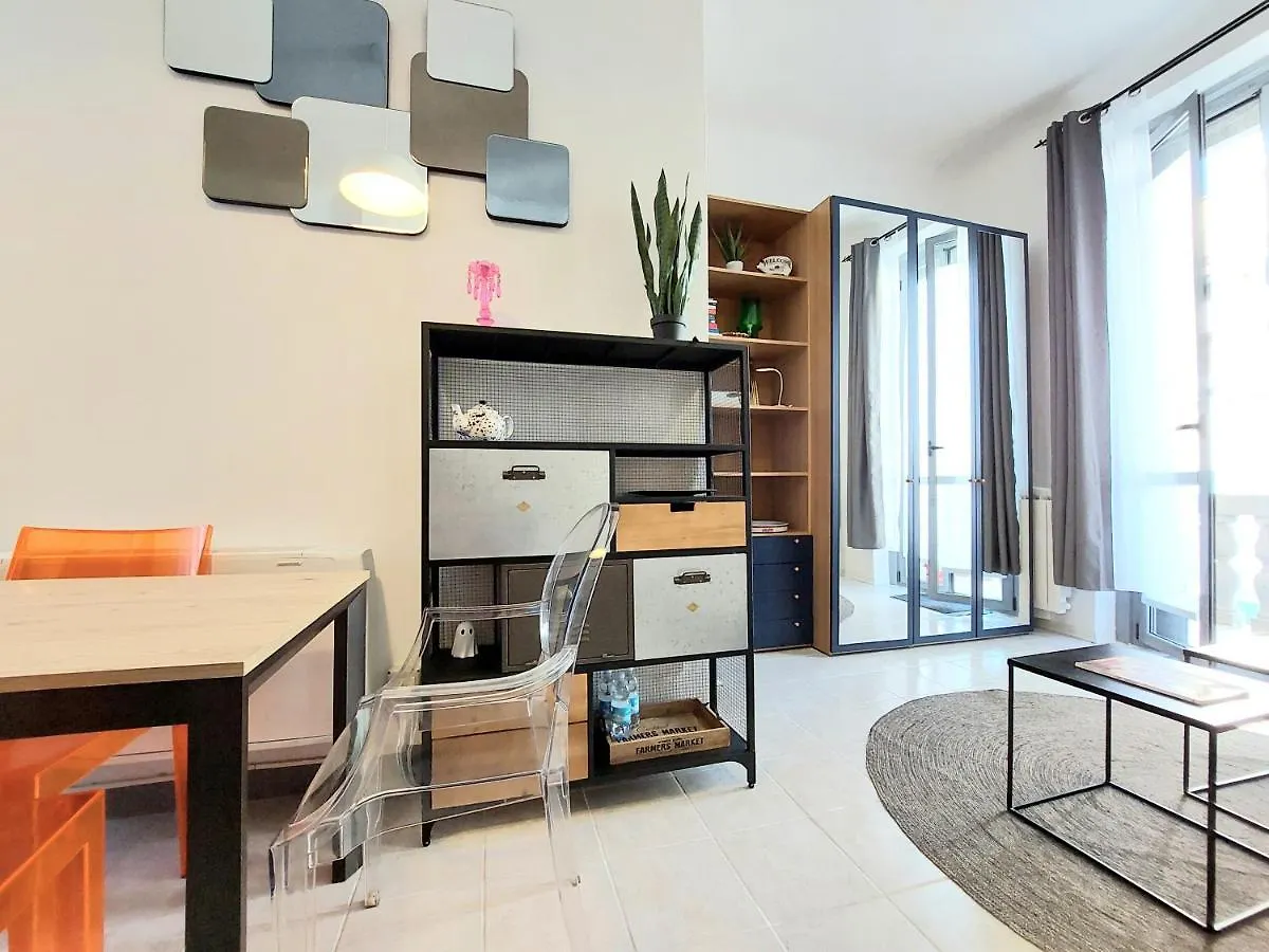 Studio 1 Milano Navigli 0*, Milan